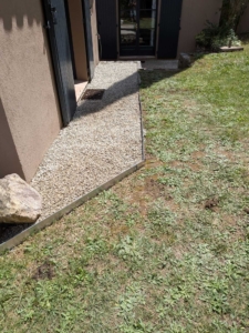 Aménagement d’une allée en gravier autour d’une villa à Saint-Aygulf, Fréjus